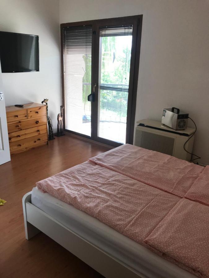 Csevi Apartmanhaz Мезйокйовешд Екстер'єр фото