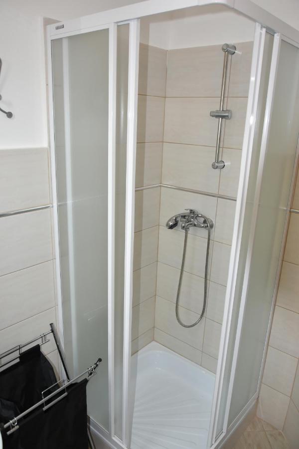 Csevi Apartmanhaz Мезйокйовешд Екстер'єр фото