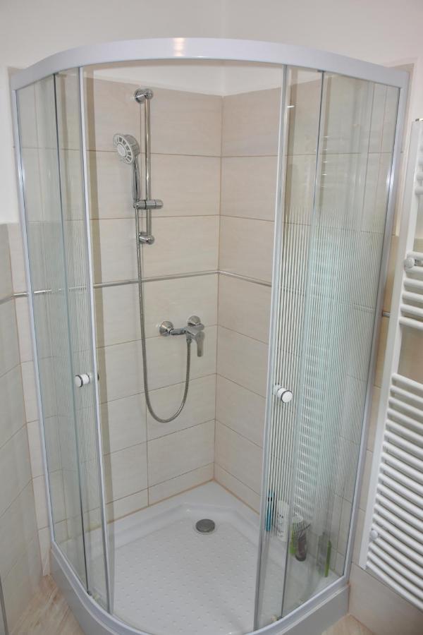 Csevi Apartmanhaz Мезйокйовешд Екстер'єр фото