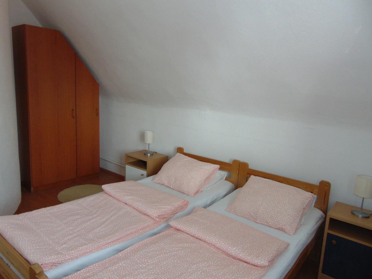 Csevi Apartmanhaz Мезйокйовешд Екстер'єр фото