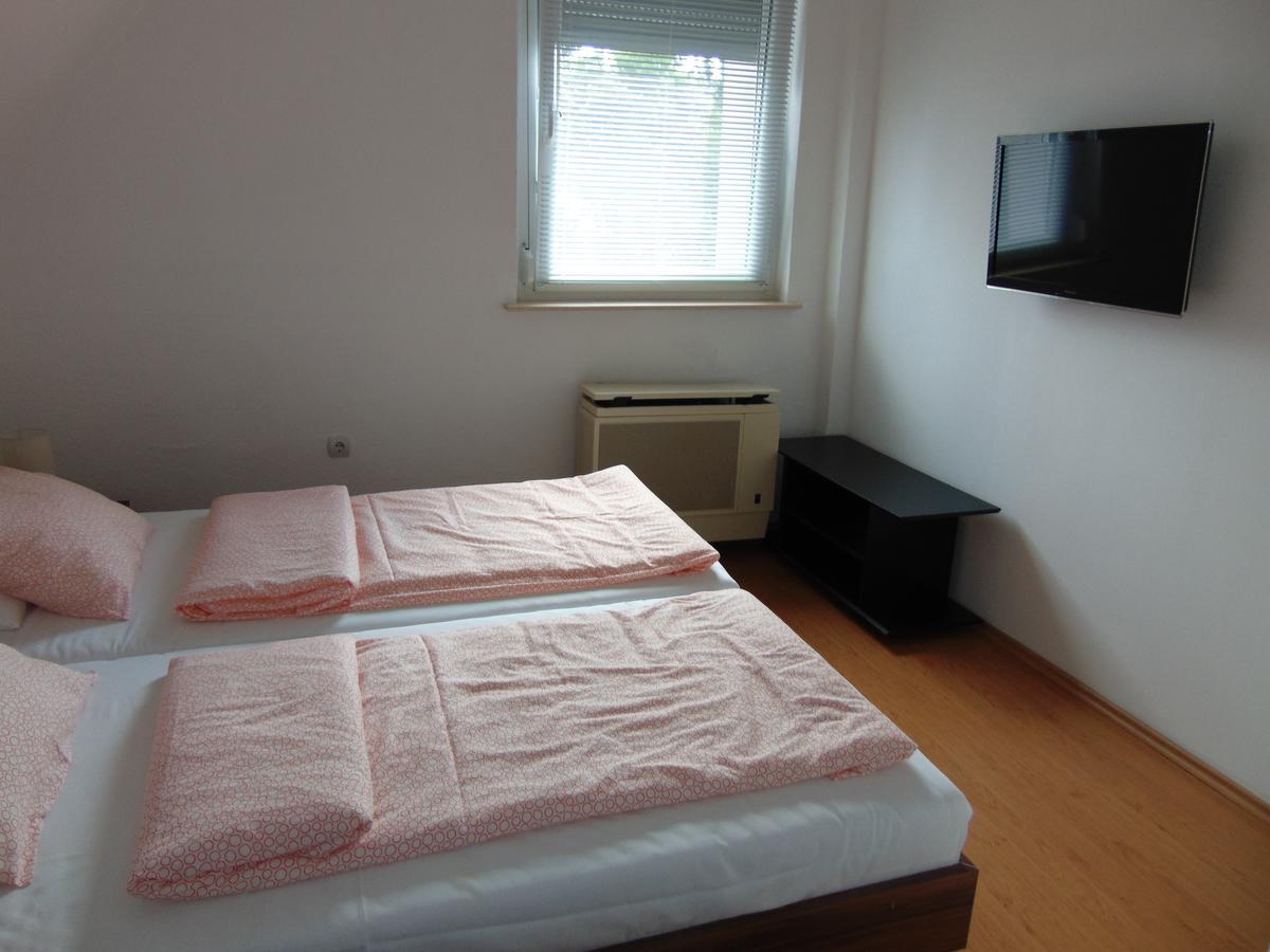 Csevi Apartmanhaz Мезйокйовешд Екстер'єр фото